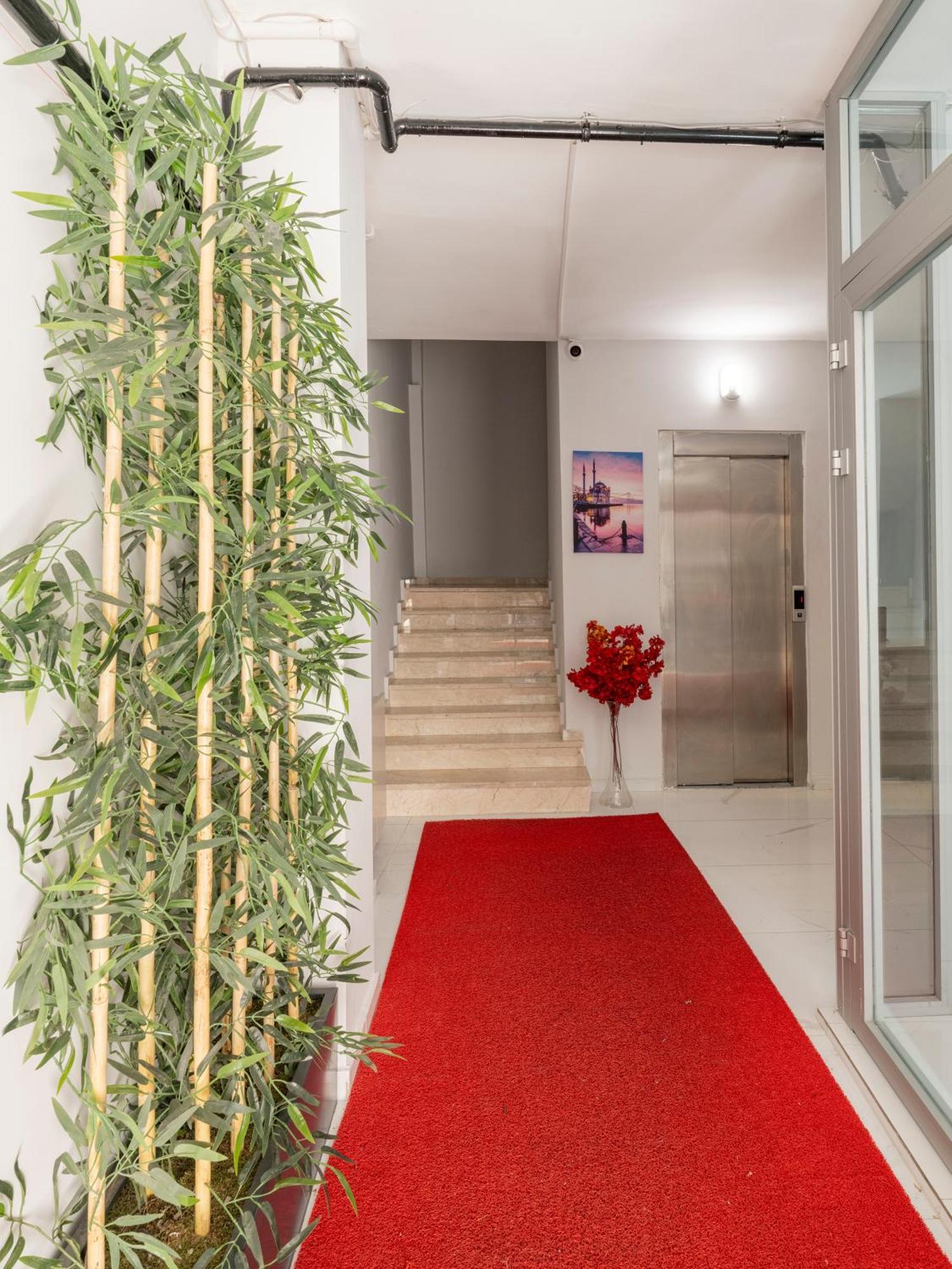 The Red Tent Suite 23, Istanbul